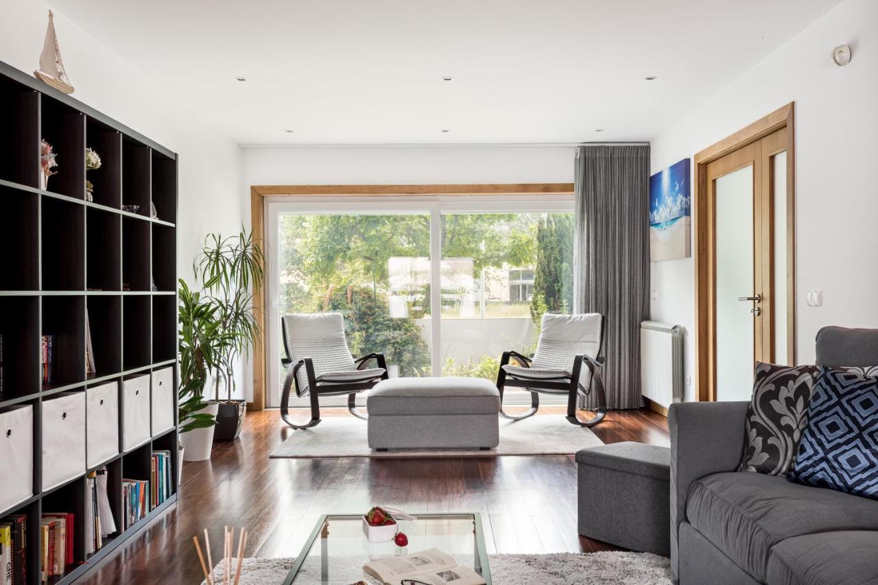 Joivy Sleek House Balcony & 2 Terraces In Porto Apartment Maia  Bagian luar foto
