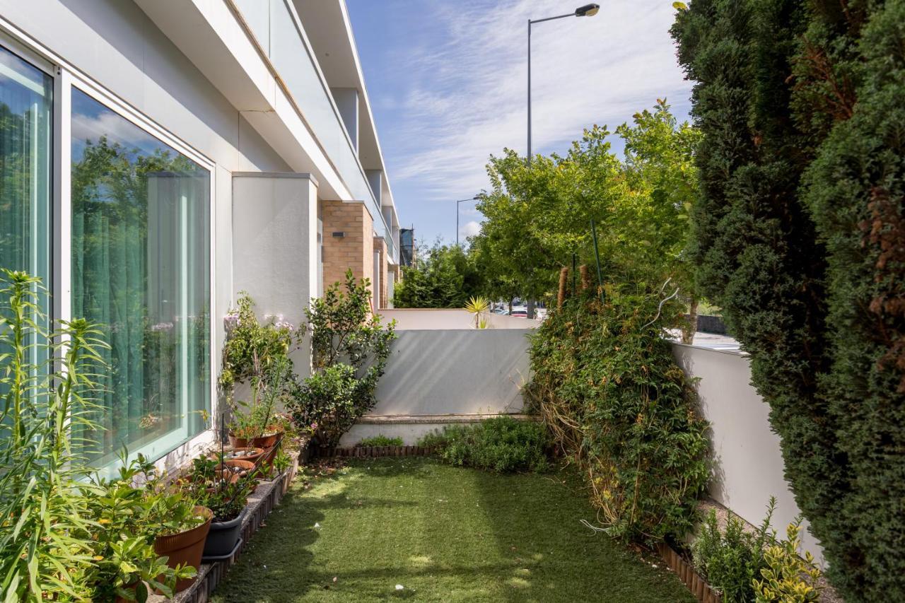 Joivy Sleek House Balcony & 2 Terraces In Porto Apartment Maia  Bagian luar foto