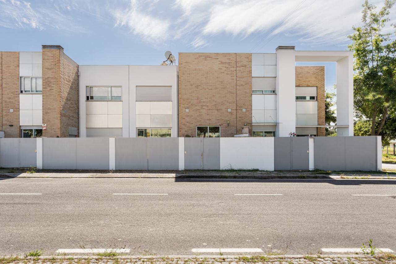 Joivy Sleek House Balcony & 2 Terraces In Porto Apartment Maia  Bagian luar foto